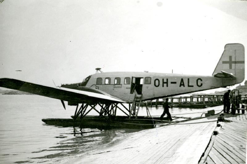 Esikatselukuva: Vesitasolentokone rannassa
	
		Aero Oy:n Junkers G.24W OH-ALC. Kone oli Aeron käytössä vuosina 1926-1935. Kuva on otettu arviolt...