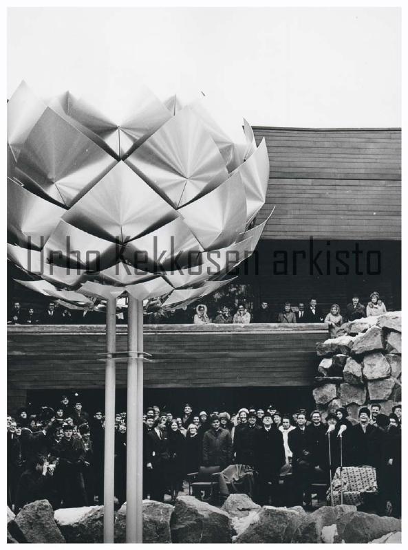 Esikatselukuva: Käpyveistos Dipolin taidetapahtumassa
	
		Urho Kekkonen Dipolin taidetapahtumassa 20.3.1968.

Viisipäiväinen taidetapahtuma Otaniemen Dip...