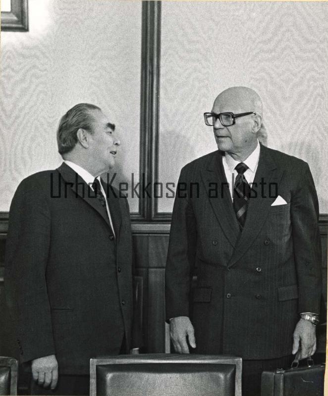 Esikatselukuva:&nbsp;4. NKP:n Keskuskomitean Pääsihteeri L.I.Breznev ottamassa vastaan Presidentti U.K.Kekkosen.
	
		Pääsihteeri L. I. Breznev ja presidentti Kekkonen Kremlissä helmikuussa 1975