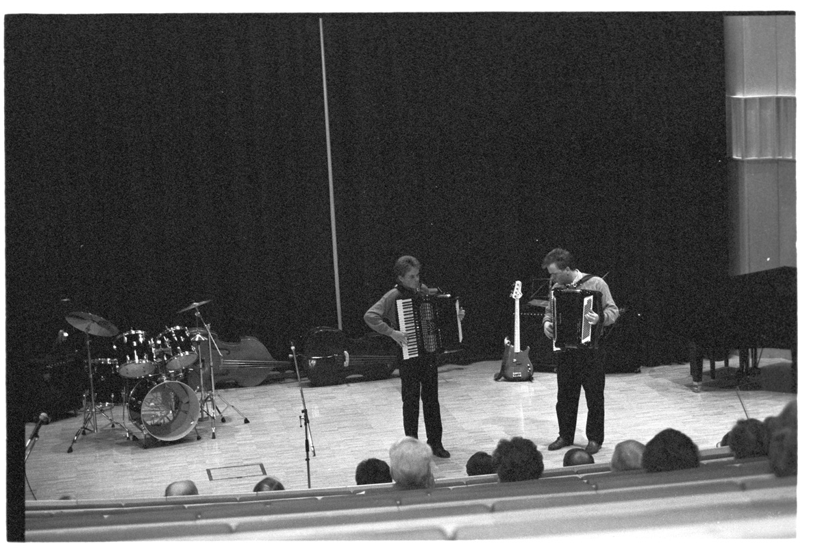 ???resource.thumbnail???: Spelmansträff i Smedsby.
	
		Spelmansträff i Smedsby. Bo Lund och Roger Holmlund.