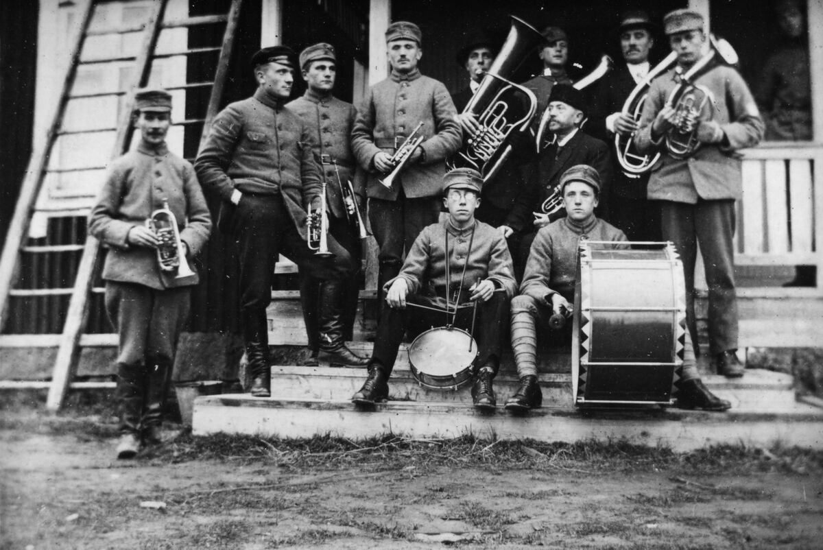 ???resource.thumbnail???: Carl Nordman, Selim Knus, Emil Bergmark, ...
	
		Carl Nordman, Selim Knus, Emil Bergmark, Sigfrid Ulfves, Frans Korsbäck, Otto Knus, Viktor Storha...