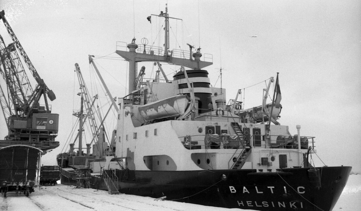 Esikatselukuva: FÅA:s (Finska ångfartygs Ab) motorfartyg Baltic ...
	
		FÅA:s (Finska ångfartygs Ab) motorfartyg Baltic i Vasklot hamn.