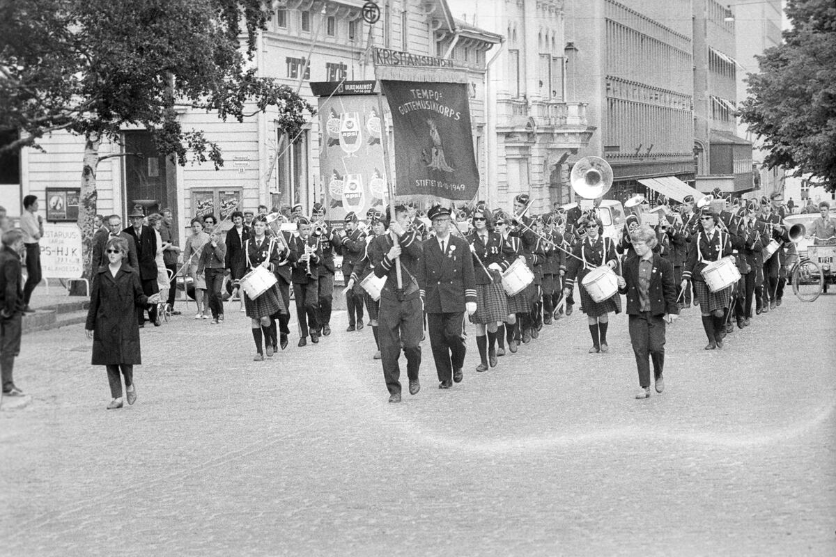 Thumbnail: Hovrättsesplanaden 19-21, Vasa.
	
		Hovrättsesplanaden 19-21, Vasa. Den norska ungdomsorkestern Tempo Gutte Musik Corps från Kristian...