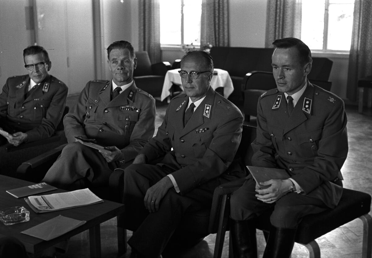 ???resource.thumbnail???: Fyra män i militäruniformer.