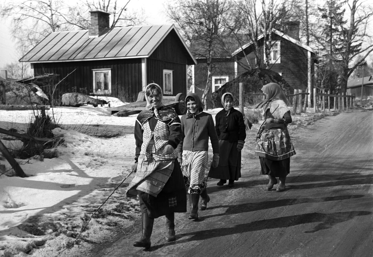 ???resource.thumbnail???: Påskhäxor.