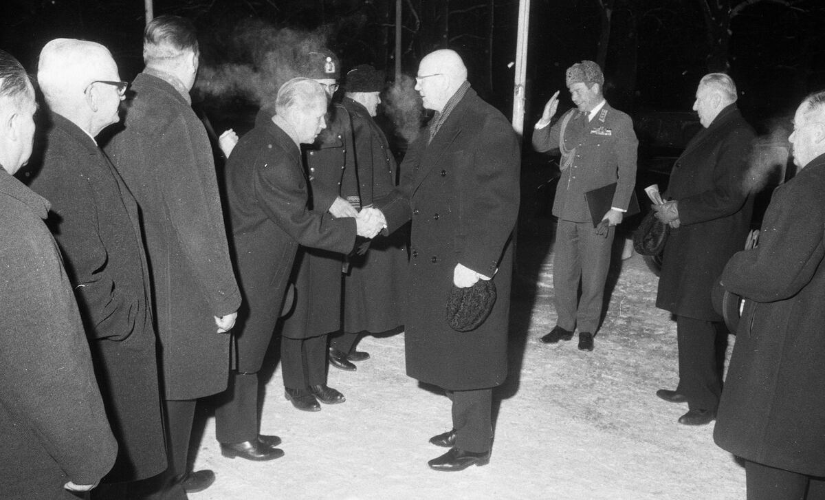 Thumbnail: President Urho Kekkonen vid Vasa stadshus.
	
		President Urho Kekkonen vid Vasa stadshus. Presidenten på snabbvisit i Österbotten, under dagen h...