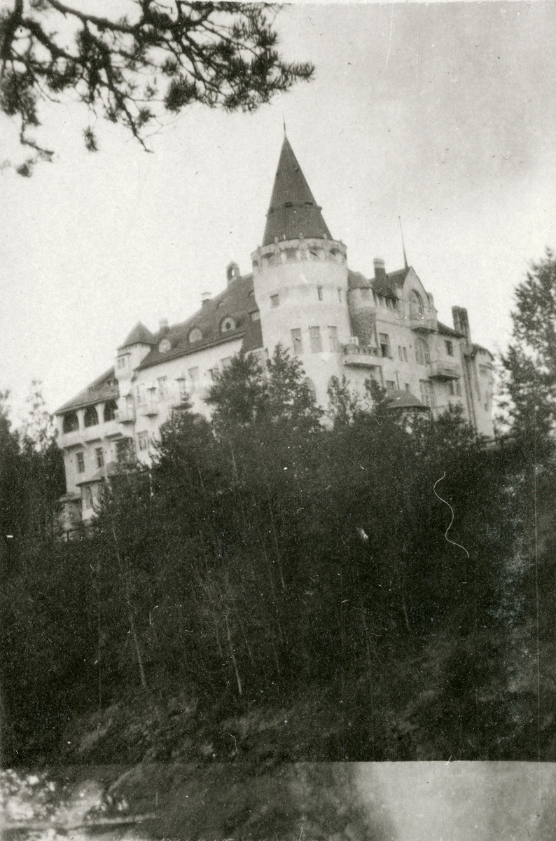 Esikatselukuva: Imatra statshotell (Imatran Valtionhotelli, tidigare Grand ...
	
		Imatra statshotell (Imatran Valtionhotelli, tidigare Grand Hôtel Cascade). Fungerade som militärs...