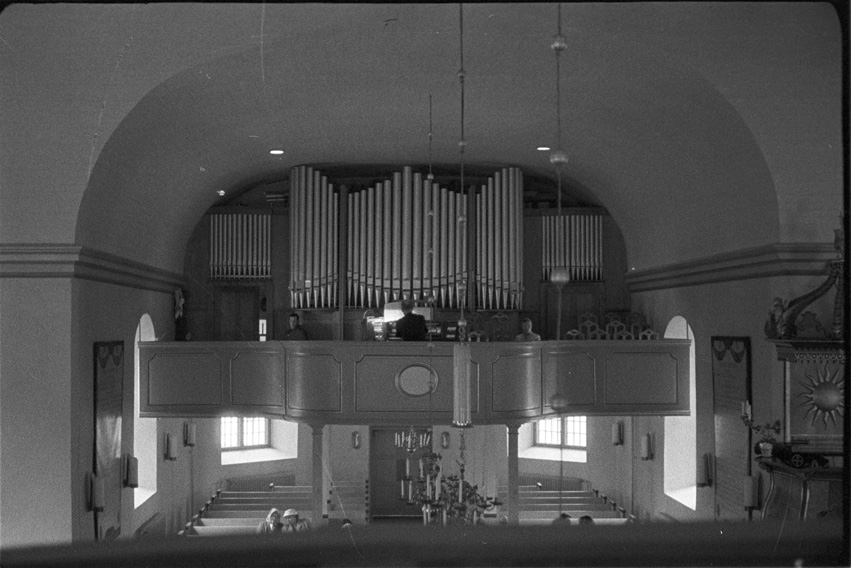 Thumbnail: Interiör från Närpes kyrka, orgel.