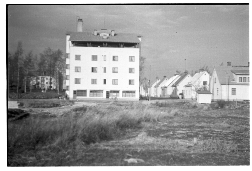 ???resource.thumbnail???: "Malmögatan 2-4-6".
	
		"Malmögatan 2-4-6". Korsningen av Malmögatan och Stationsgatan.