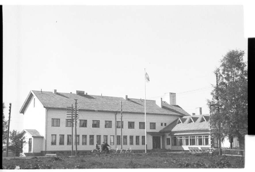 Thumbnail: Gullansborg, gamla kommunhuset i Övermark.