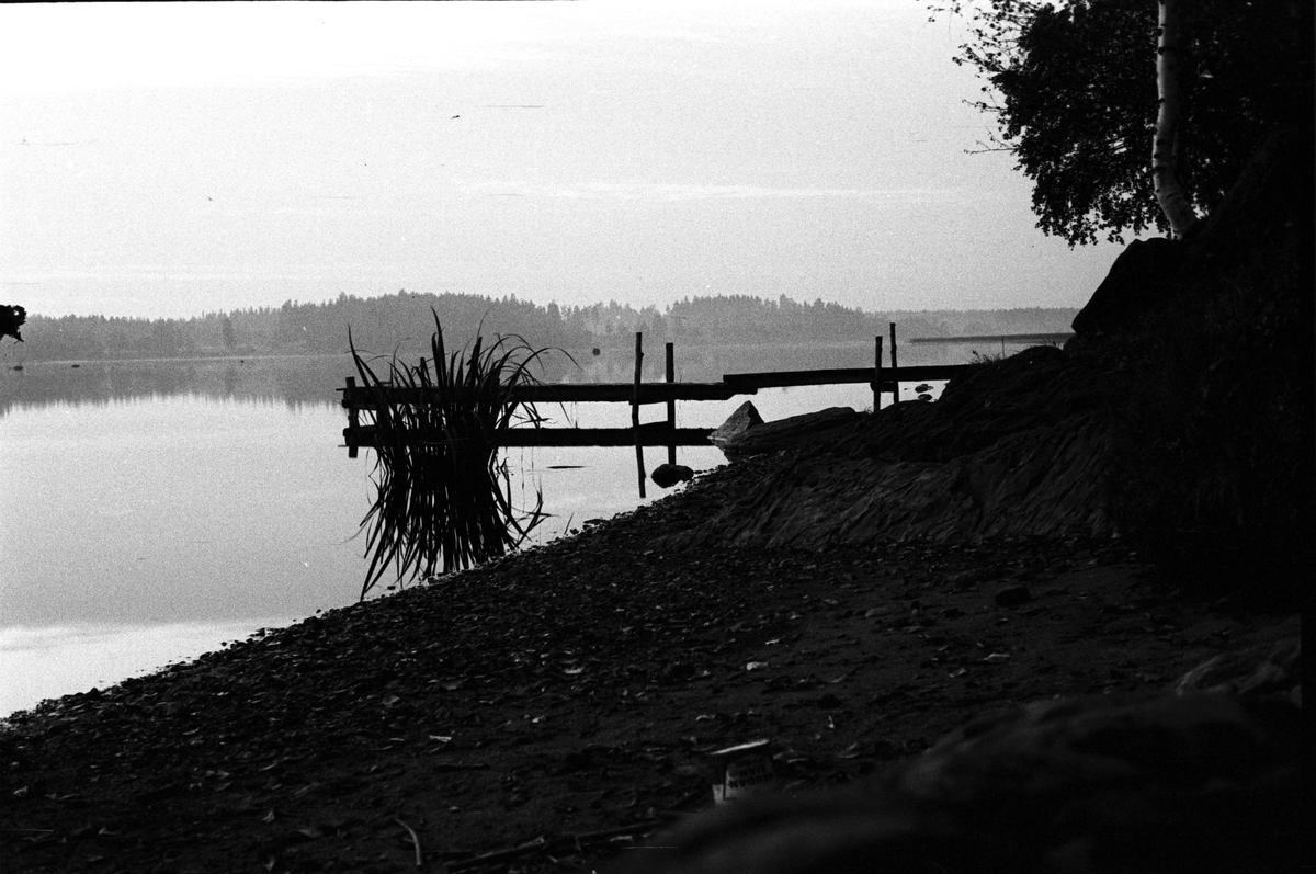 ???resource.thumbnail???: Strand med brygga