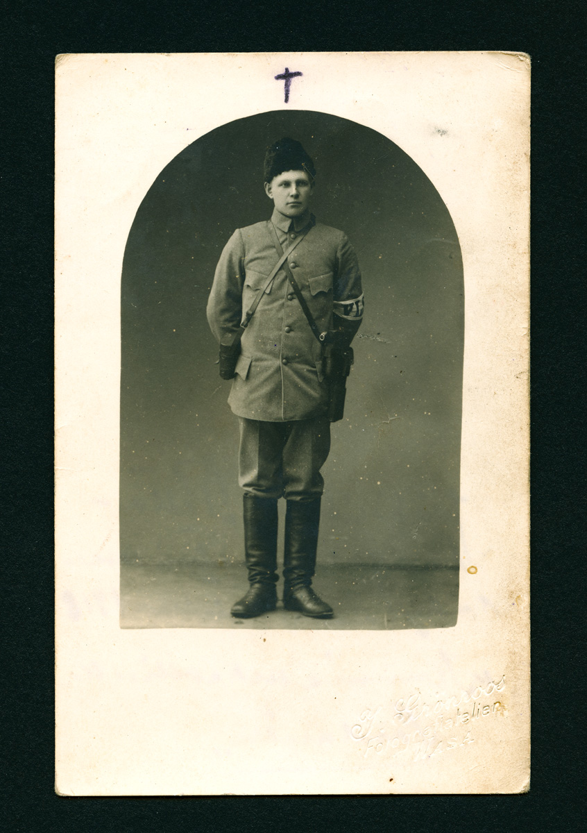 Esikatselukuva:&nbsp;Ateljéfotografi av jägarlöjtnant Oskar Peltokangas.
	
		Ateljéfotografi av jägarlöjtnant Oskar Peltokangas. Postkort. Text på baksidan: Jääkäriluutn Pelt...