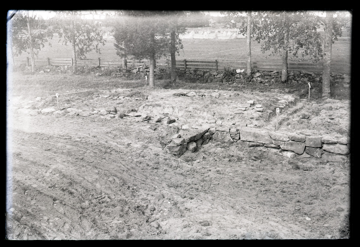 ???resource.thumbnail???:&nbsp;Arkeologiska utgrävningar vid gamla kyrkan i Lappfjärd.