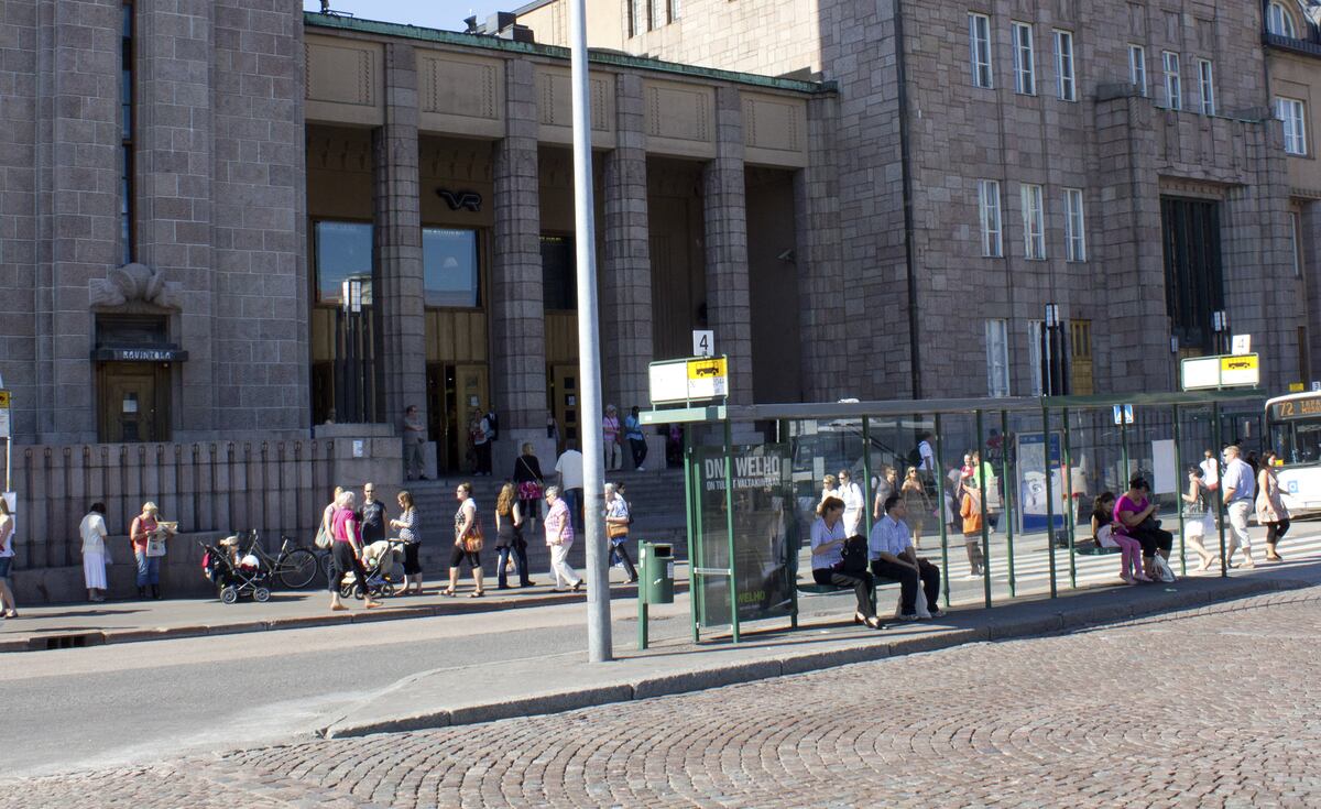 ???resource.thumbnail???: Helsingfors järnvägsstation fotograferad från Järnvägstorget.