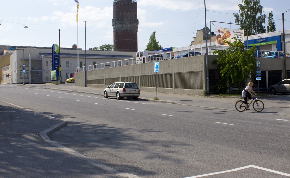 Esikatselukuva: Bensinstation i hörnet av Rådhusgatan, Fredsgatan ...
	
		Bensinstation i hörnet av Rådhusgatan, Fredsgatan och Wasaborgsgränden.