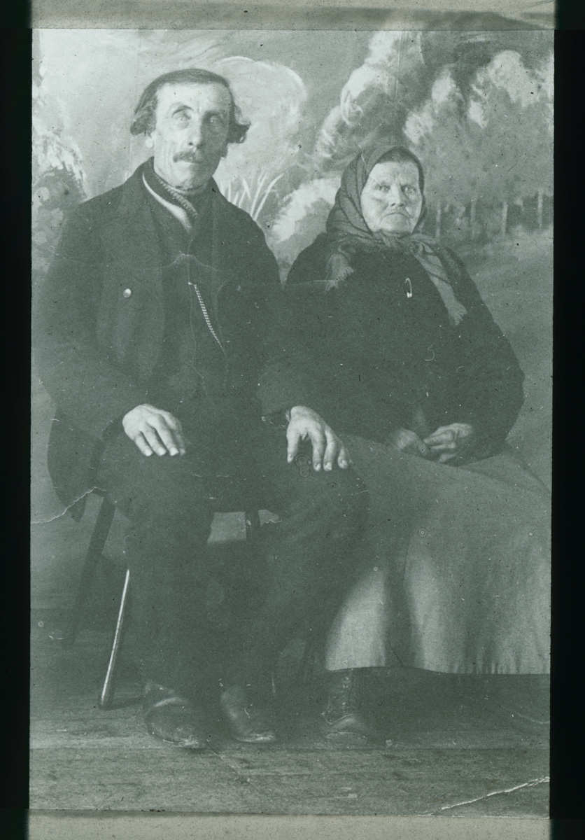 Esikatselukuva:&nbsp;Fredrik Vilhelm Berg (1847-1925), Vörå, med ...
	
		Fredrik Vilhelm Berg (1847-1925), Vörå, med hustrun brudkläderskan Brita Berg (1845-1918).