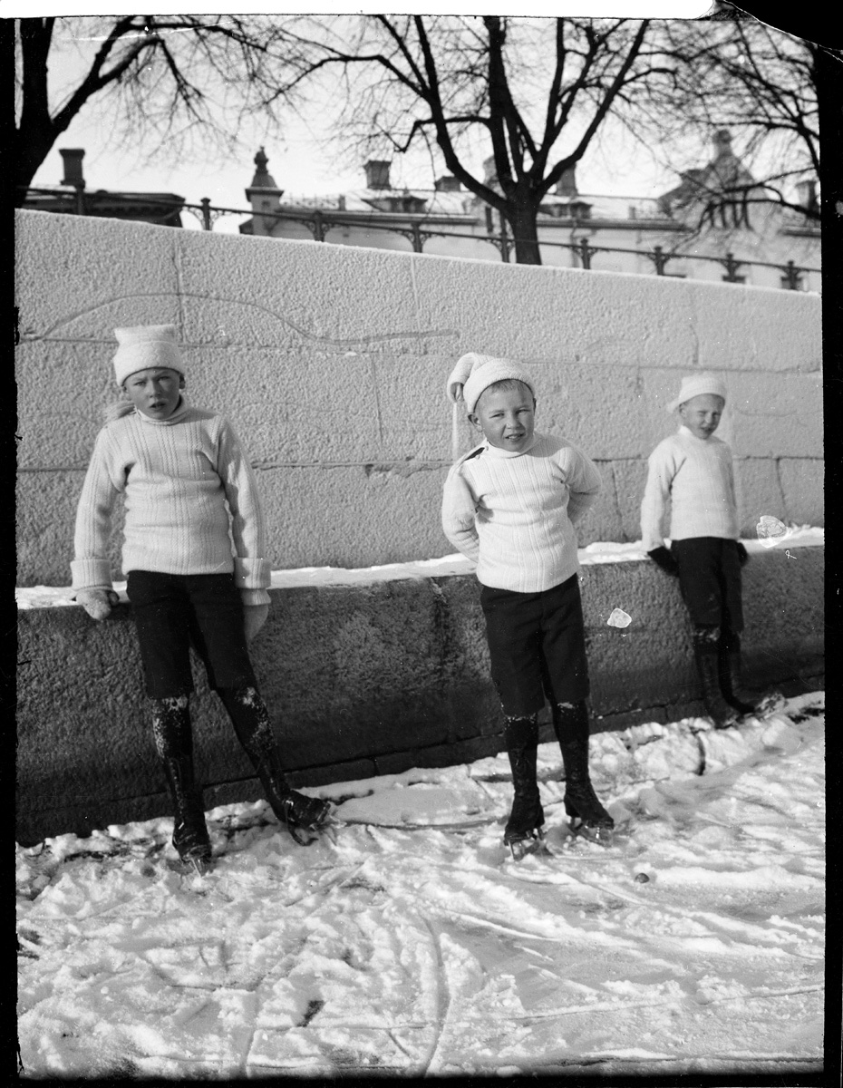 ???resource.thumbnail???: Gösta, Björn coh Gunnar skrinner på ...
	
		Gösta, Björn coh Gunnar skrinner på Pekkas bana på Aura å.