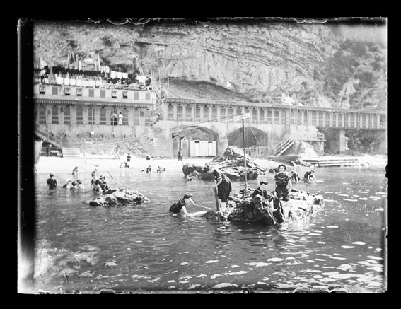 Thumbnail: "Badliv i Genua".
	
		"Badliv i Genua". Från en resa i Europa.