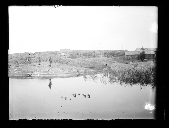 ???resource.thumbnail???: Fiskeby på trädlös holme.