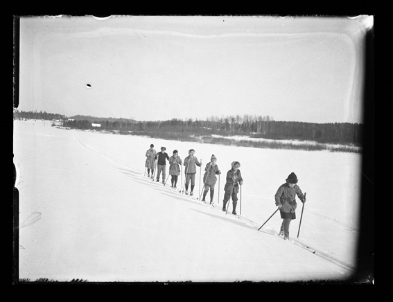 Esikatselukuva:&nbsp;Från en skidutfärd till Humaljärvi.
	
		Från en skidutfärd till Humaljärvi. Sportstugan vid Bråtan.