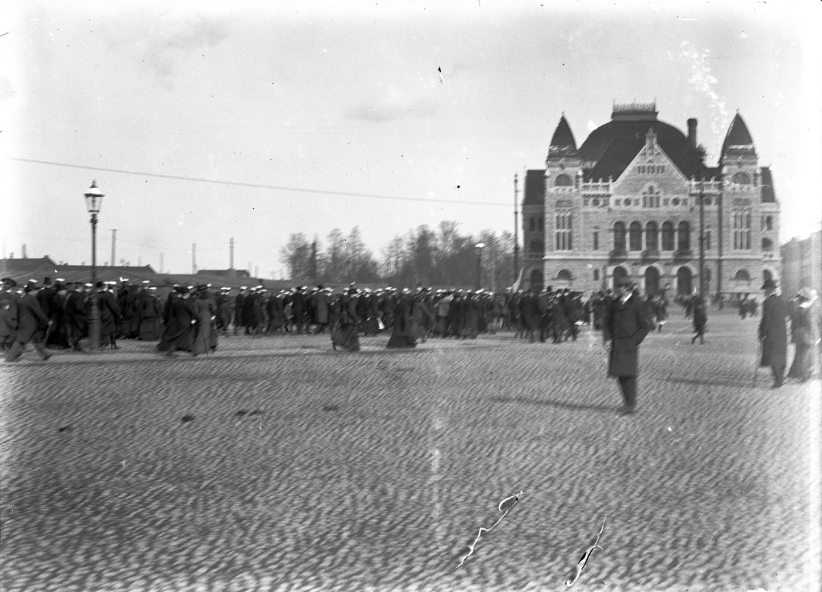 ???resource.thumbnail???: Järnvägstorget.
	
		Järnvägstorget. Nationalteatern t.h.