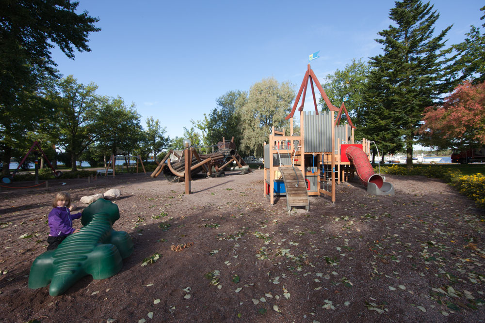 Thumbnail: Myran, inofficiellt namn för lekparken med ...
	
		Myran, inofficiellt namn för lekparken med en klätterställning som liknar en myra. Stallörsparken.