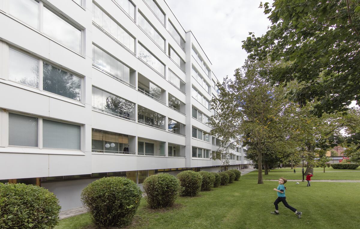 ???resource.thumbnail???: "Kinamuren", inofficiellt namn för höghus i Vasa.
	
		"Kinamuren", inofficiellt namn för höghus i Vasa. Långt vitt bostadshus byggt i slutet ...