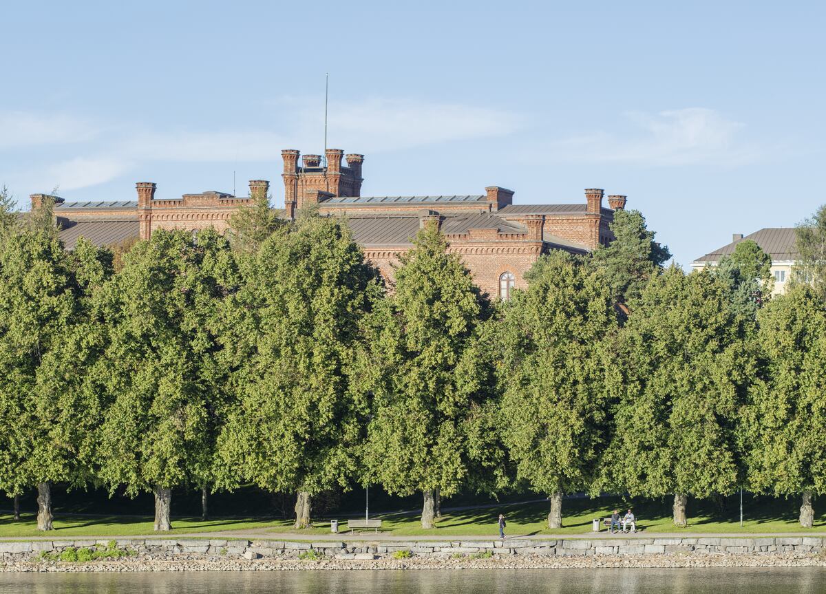 ???resource.thumbnail???: "Hoviska", inofficiellt namn för Hovrättsparken i Vasa.
	
		"Hoviska", inofficiellt namn för Hovrättsparken i Vasa. Här samlas ungdomar om somrarna...