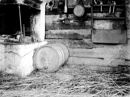 Thumbnail:&nbsp;Julstuga, iordningställd av Edit Karlsson med ...
	
		Julstuga, iordningställd av Edit Karlsson med äldre personers tillhjälp. Drickstunnan utmärkt med...