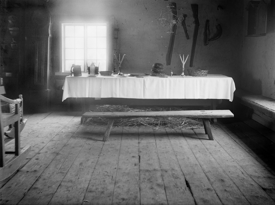 ???resource.thumbnail???: Sockenmuseet i Kyrkslätt, julbord 1912.
	
		Sockenmuseet i Kyrkslätt, julbord 1912. Bullarna bakade och grenljusen stöpta av fröknarna Dannbä...