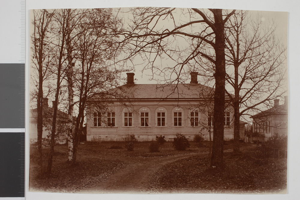 ???resource.thumbnail???: Huvudbyggnaden (bostad) vid före detta Berga glasbruk
	
		Huvudbyggnaden (bostad) vid före detta Berga glasbruk.