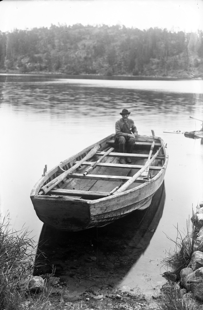 ???resource.thumbnail???: Gammal kyrkbåt, "tjörksnekkjo".