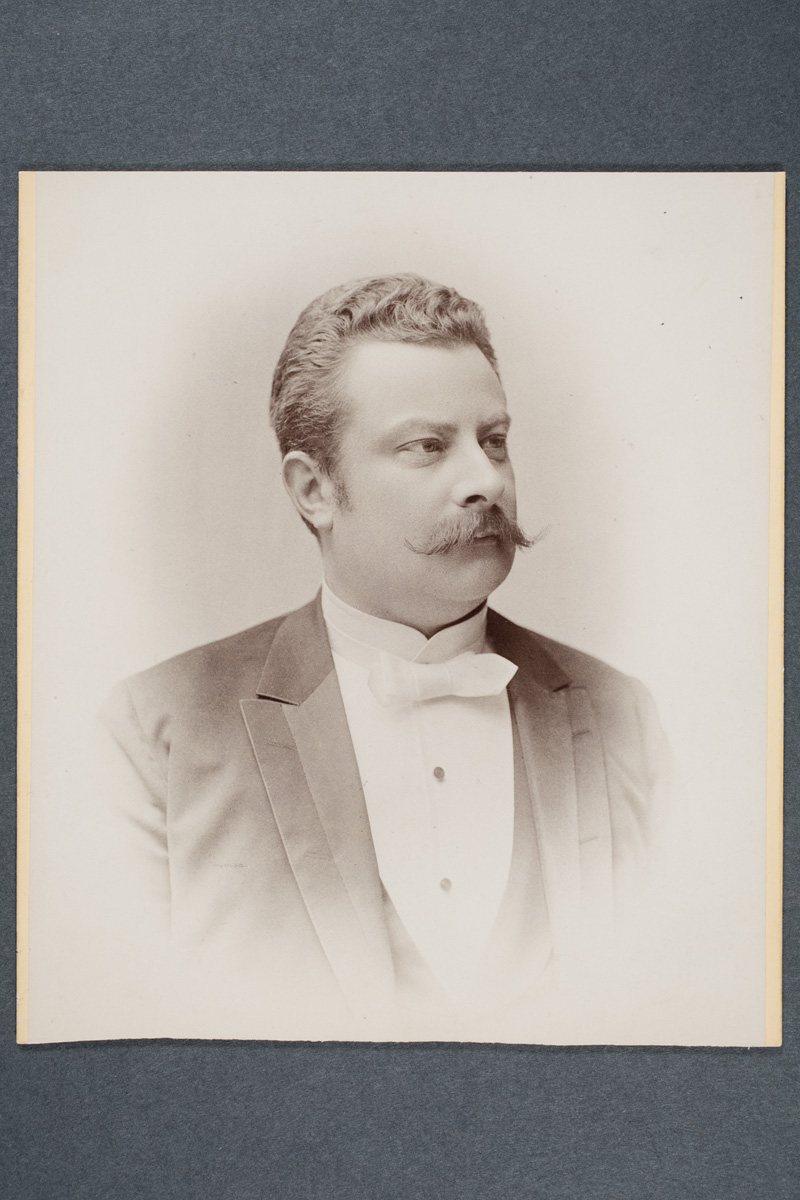 ???resource.thumbnail???:&nbsp;August Arppe.
	
		August Arppe. Civilporträtt