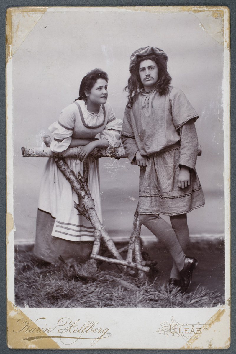 Esikatselukuva: Mia Backman (1877-1958) och Oskar Rosqvist.
	
		Mia Backman (1877-1958) och Oskar Rosqvist. Eventuellt i pjäsen "Hans Lange" av Paul He...