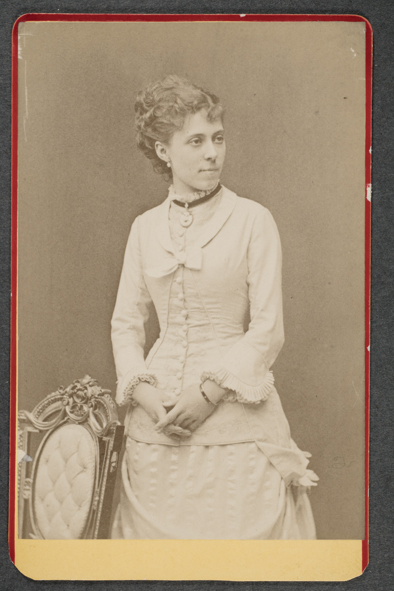Thumbnail: Georgina "Gina" Bäckström (1852-1932).
	
		Georgina "Gina" Bäckström (1852-1932). Vid Dramaten i Stockholm 1871-1914.