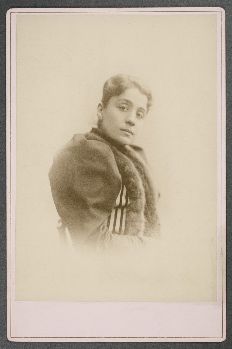 Esikatselukuva: Eleonora Duse (ofta omnämnd bara som ...
	
		Eleonora Duse (ofta omnämnd bara som Duse) (1859-1924), italiensk skådespelare. Debut vid 4 års å...