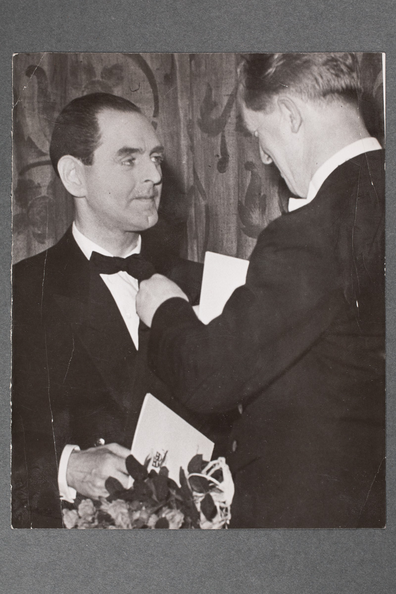 ???resource.thumbnail???: Leo Golowin (1903-1969), skådespelare, chef för ...
	
		Leo Golowin (1903-1969), skådespelare, chef för Åbo Svenska Teater 1937-1945 och Svenska Teatern ...