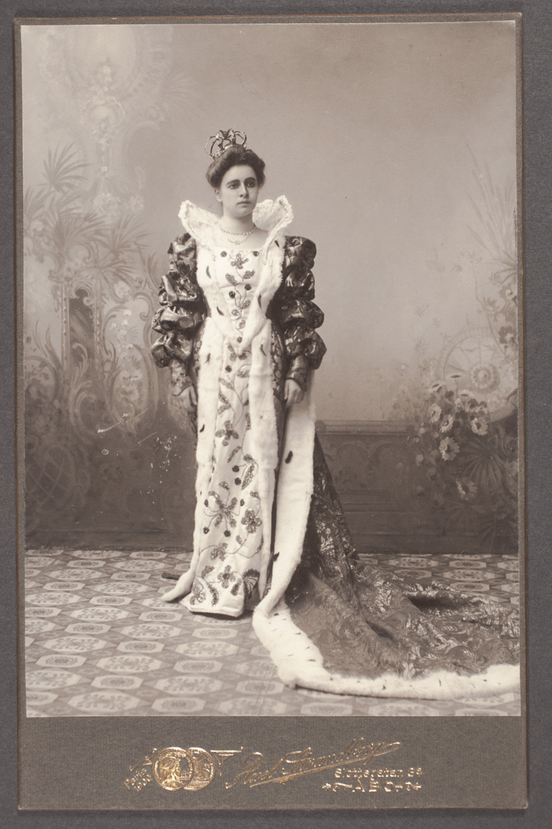 Esikatselukuva: Annie Sundman (f.
	
		Annie Sundman (f. Pitkänen) (1883-1981), finländsk skådespelare. Anställd vid Svenska Teatern i H...