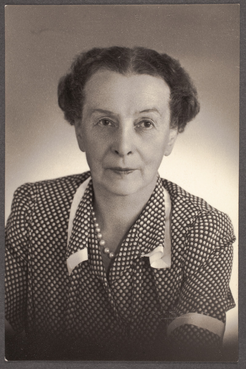 Thumbnail: Annie Sundman (f.
	
		Annie Sundman (f. Pitkänen) (1883-1981), finländsk skådespelare. Anställd vid Svenska Teatern i H...