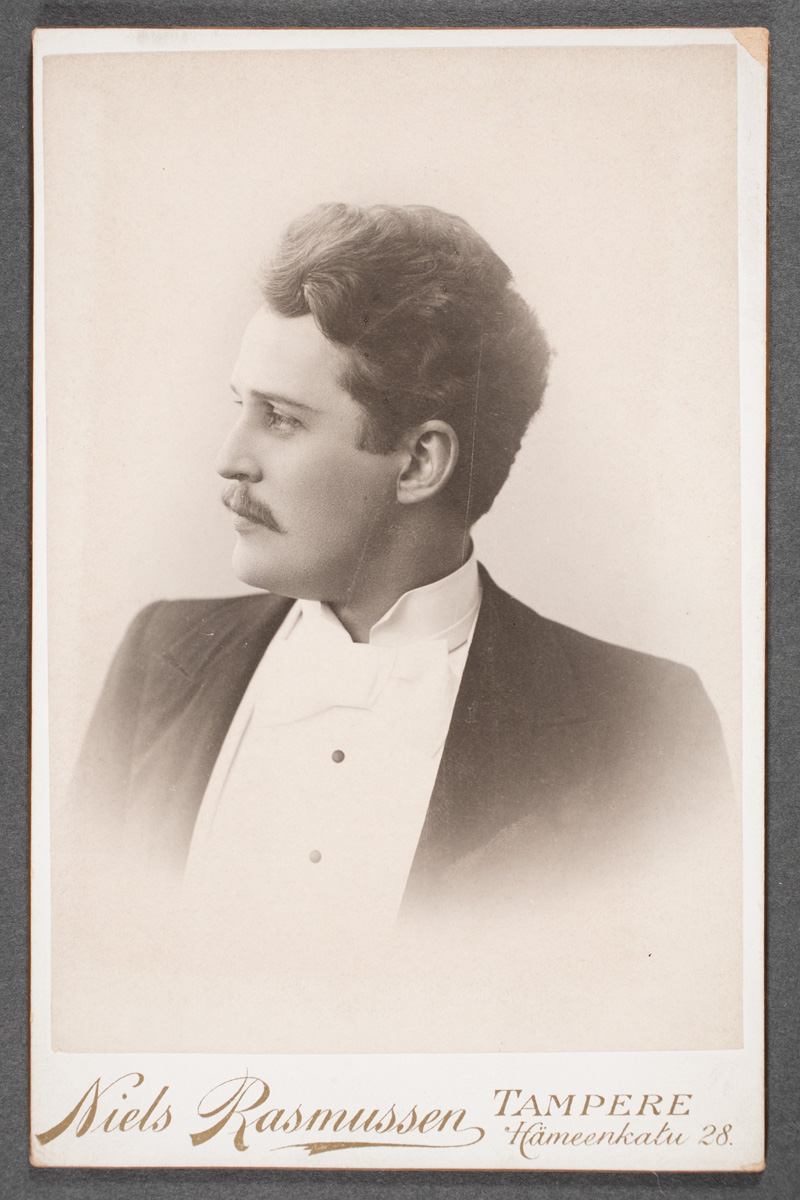 ???resource.thumbnail???: Konrad Ossian Tallroth (1872-1926), skådespelare, regissör ...
	
		Konrad Ossian Tallroth (1872-1926), skådespelare, regissör och manusförfattare. Verksam vid Svens...