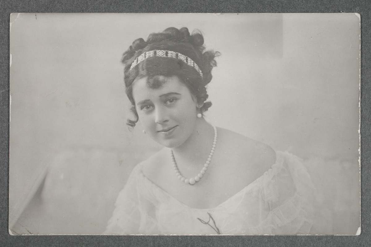 ???resource.thumbnail???: Nanny Westerlund (1895-1989), finländsk skådespelare, i ...
	
		Nanny Westerlund (1895-1989), finländsk skådespelare, i rollen som Sari i operetten "Violink...