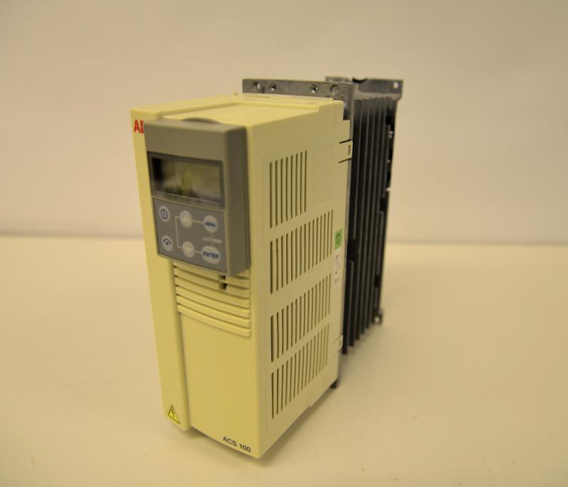 Esikatselukuva: ABB ACS 100 taajuusmuuttaja